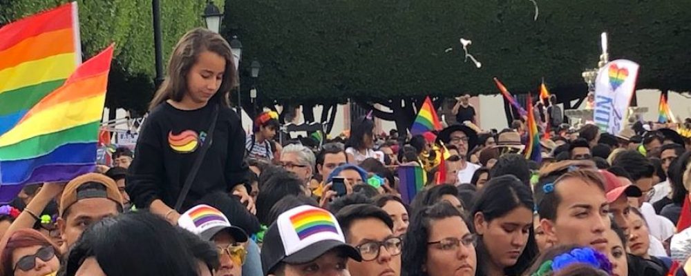 Marchan miles en Querétaro por diversidad sexual y de género